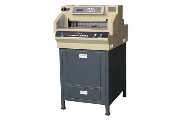 DC-8646TH程控切纸机